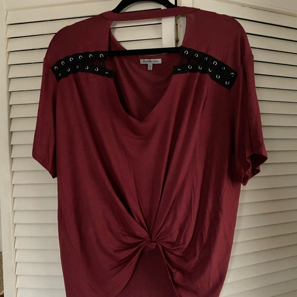 Large tie in front low V-neck front